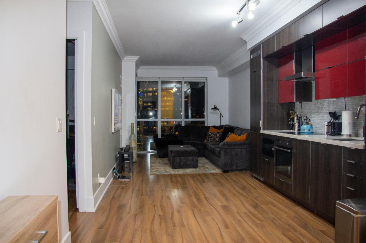 Downtown High-Rise Condo- Cn Tower View Toronto Exterior photo